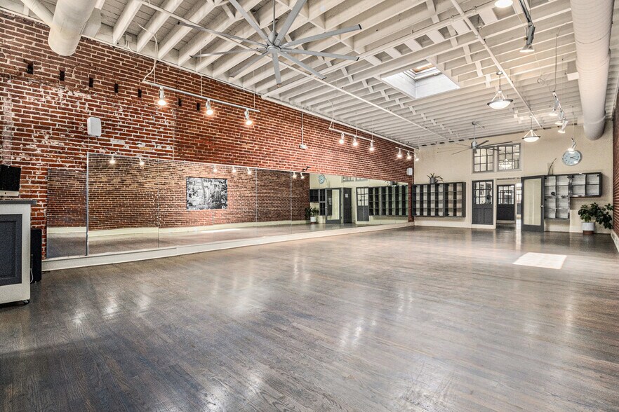 More Photos Of 1917 Market St, Denver Storefront For Sale