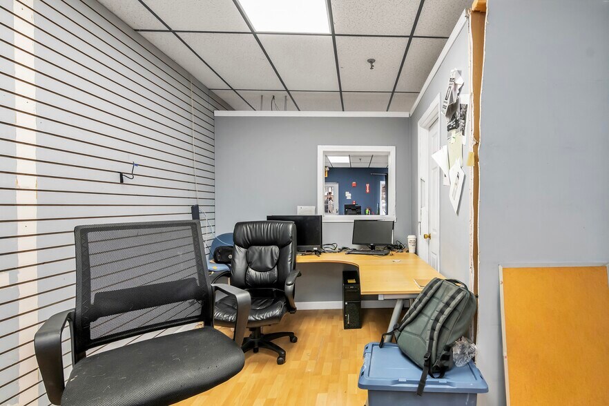 More Photos Of 1794 Bridge St, Dracut Storefront For Sale