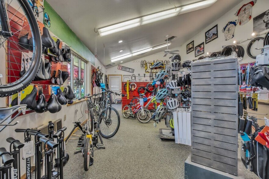 More Photos Of 1904 Elm St, Forest Grove Medical For Sale