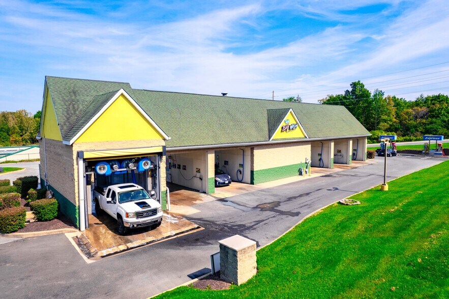 More Photos Of 485 E Main St, Middletown Self Storage For Sale