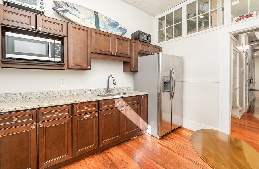 More Photos Of 101 W Main St, Union Dormitory For Sale