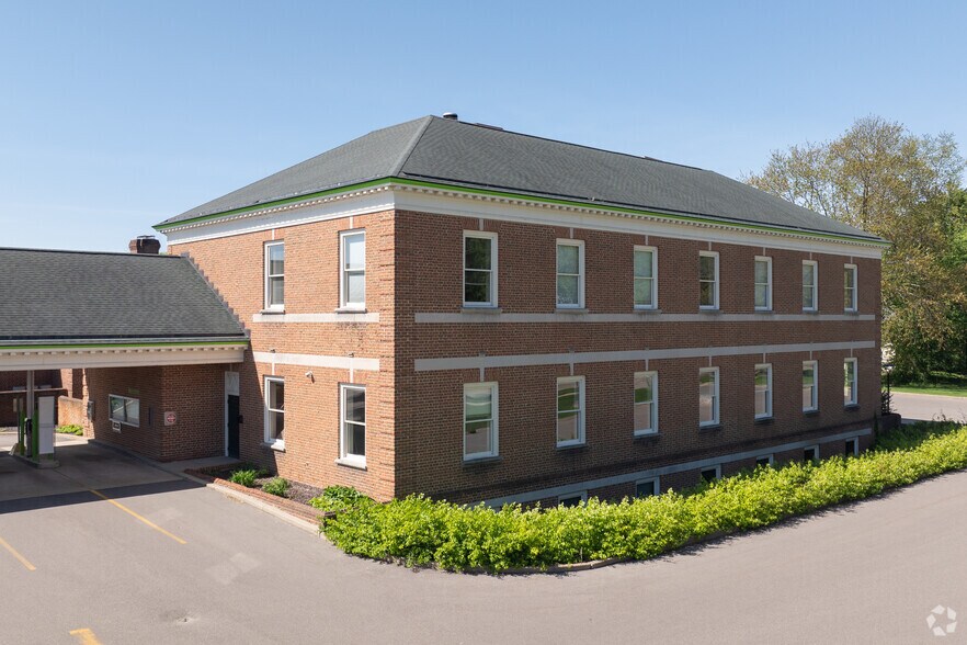 More Photos Of 627 E Main St SE, Caledonia Bank For Lease