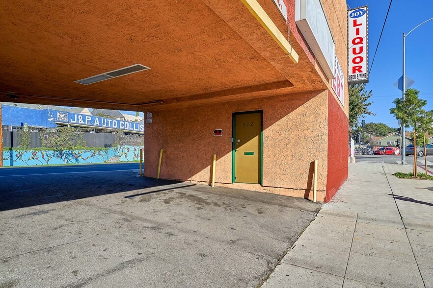 More Photos Of 3361 W 1st St, Los Angeles Unknown For Lease