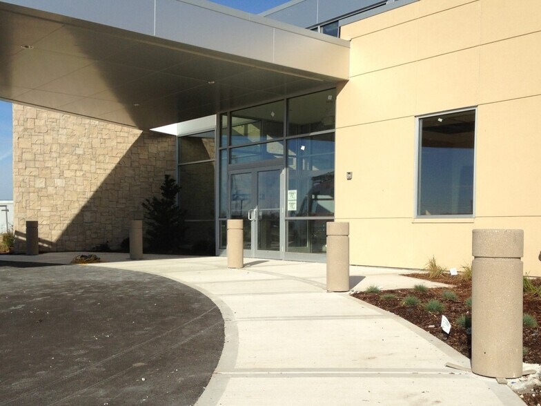 More Photos Of 450 Coronado Dr, Rochelle Medical For Sale