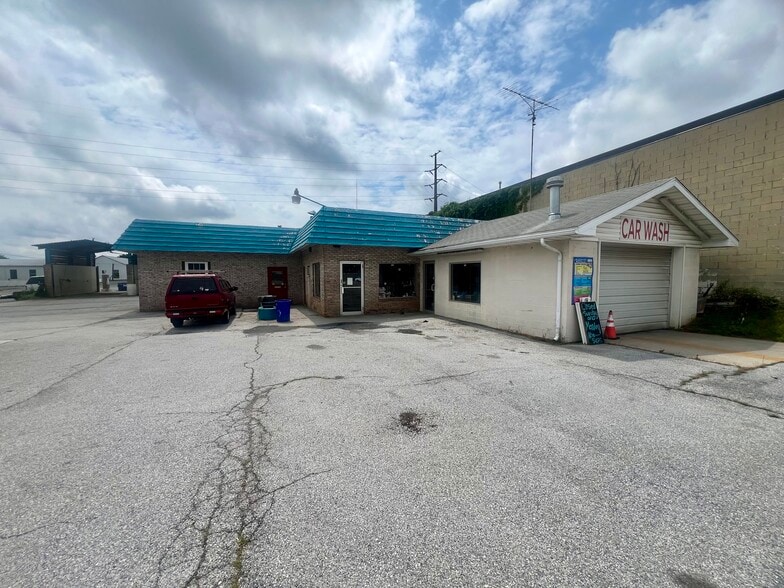 More Photos Of 125 John St, Westminster Auto Dealership For Sale