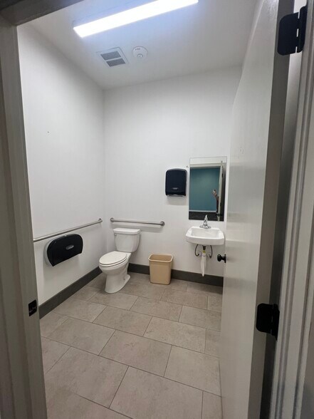 More Photos Of 1213 N Green Ave, Purcell Office Residential For Lease