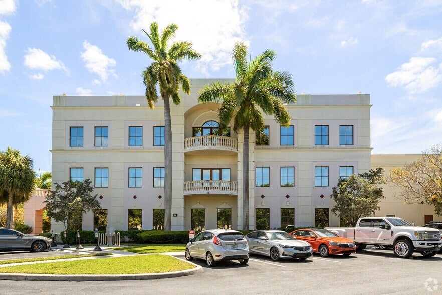 More Photos Of 701 Park of Commerce Blvd, Boca Raton Light Distribution For Lease