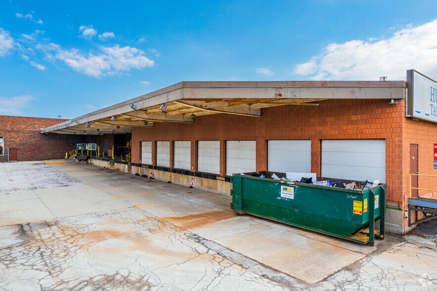 More Photos Of 201 S Hawley Ct, Milwaukee Light Distribution For Sale