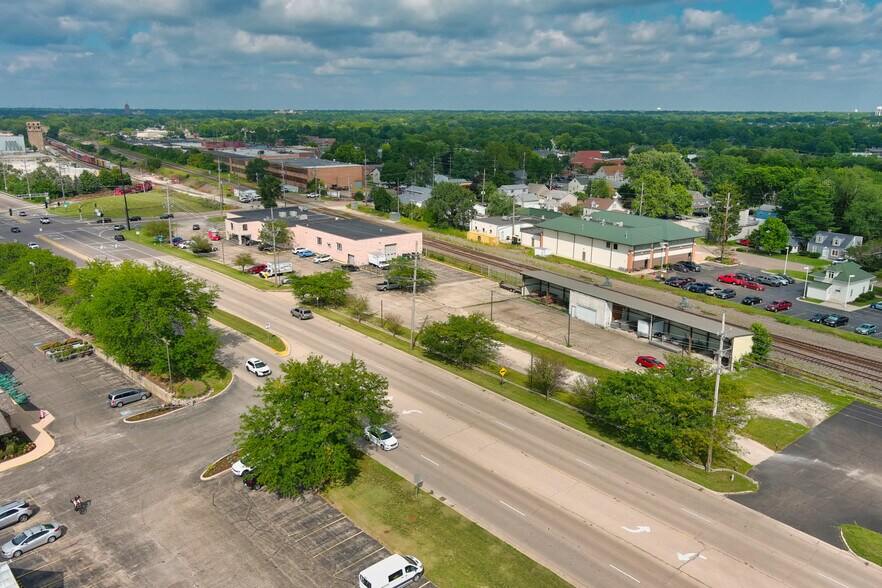 More Photos Of 111 S Lake St, Montgomery Service For Sale