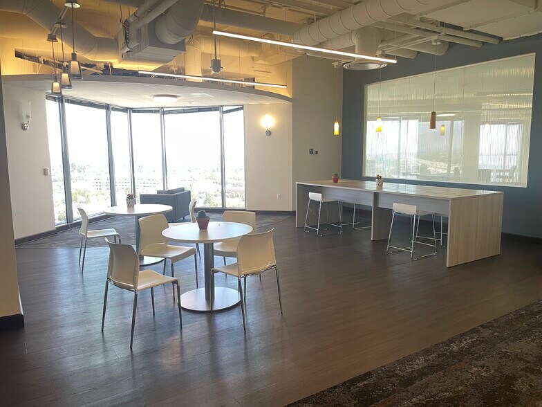 More Photos Of 300 N Lake Ave, Pasadena Office For Lease