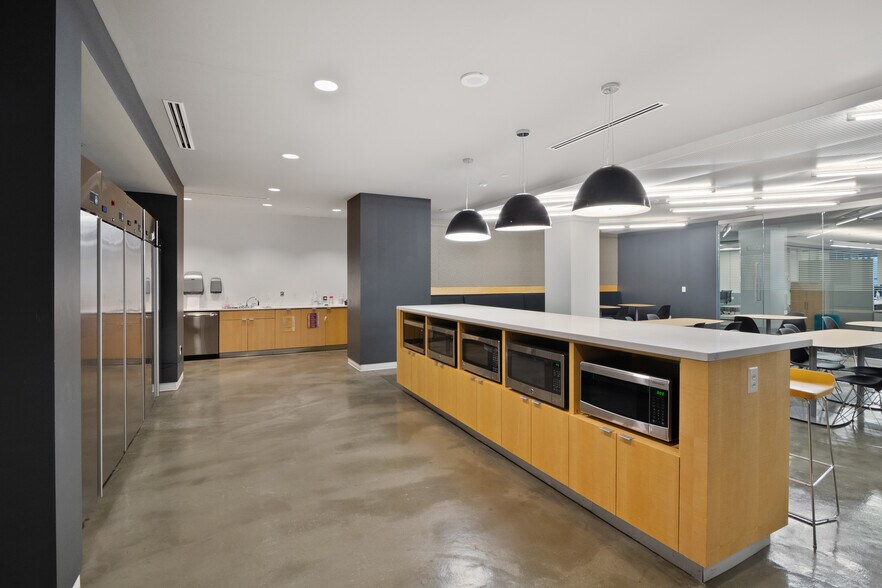 More Photos Of 210 W 10th St, Kansas City Office For Lease