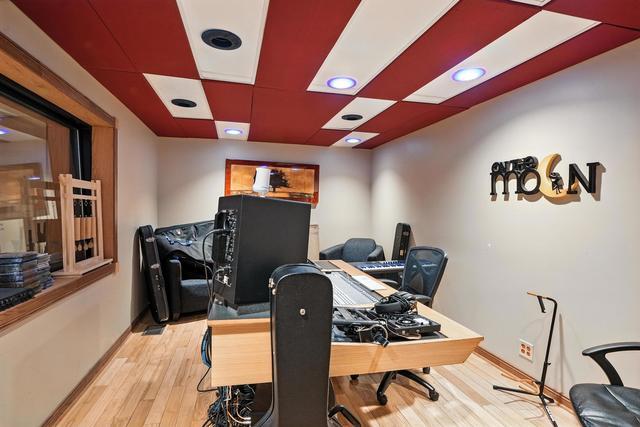 More Photos Of 605 Reed St, Beecher Office For Sale