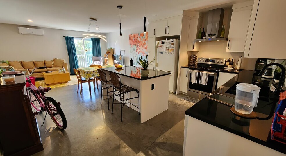 More Photos Of 715 Rue De La Bruère, Sherbrooke Apartments For Sale