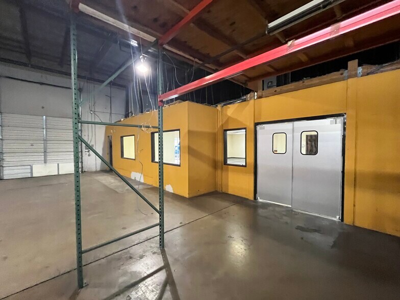 More Photos Of 4220-4232 Charter Ave, Oklahoma City Warehouse For Lease
