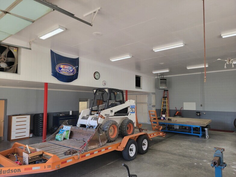 More Photos Of 1106 Goodale Ave, Camden Flex For Sale