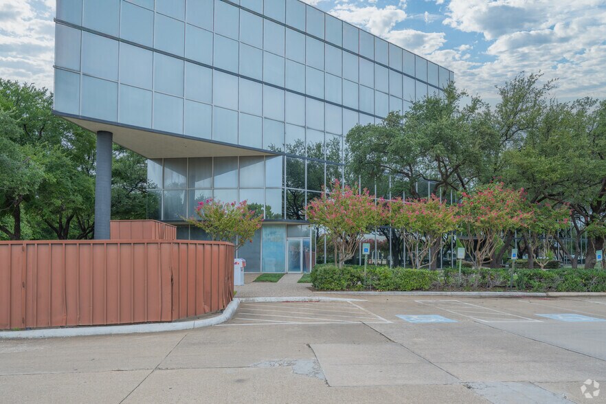 More Photos Of 8600 Freeport Pky, Irving Office For Sale