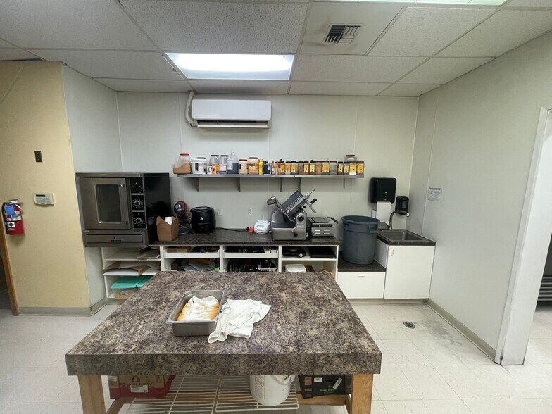 More Photos Of 101 NW Front St, Boardman Restaurant For Sale