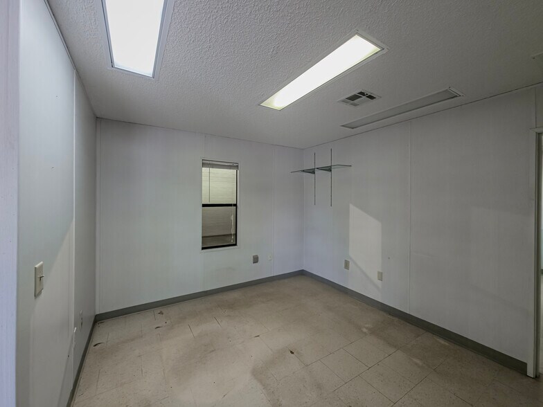 More Photos Of 19300 Valdosta Hwy, Valdosta Light Distribution For Lease