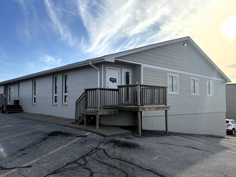 More Photos Of 10002 S 148th St, Omaha Office For Lease