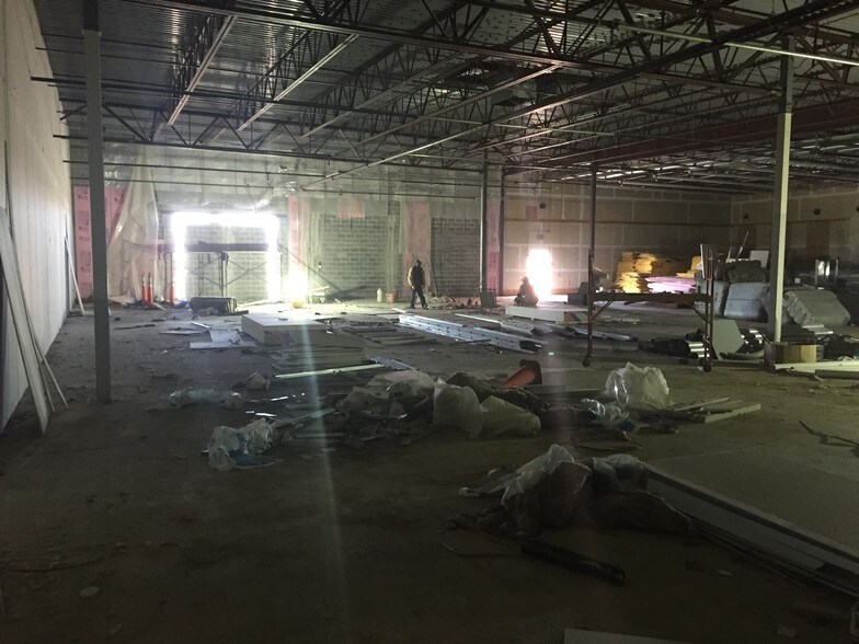 More Photos Of 2808-2900 S 25th St, Clinton Unknown For Lease