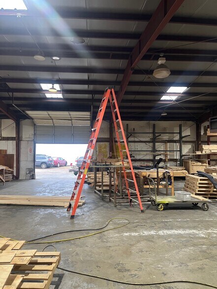 More Photos Of 1009 Putman Dr NW, Huntsville Warehouse For Lease