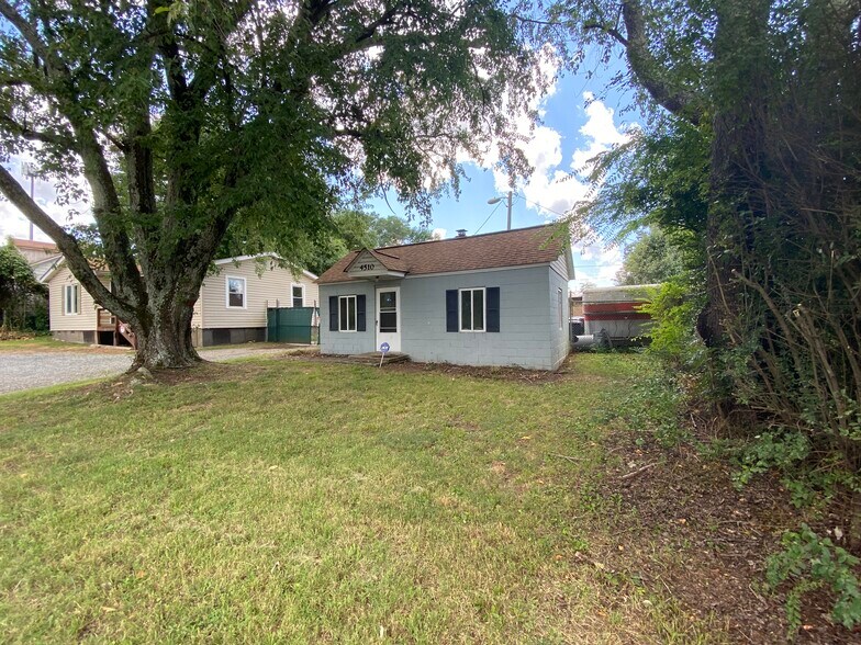 More Photos Of 4510 Old Pineville Rd, Charlotte Warehouse For Lease