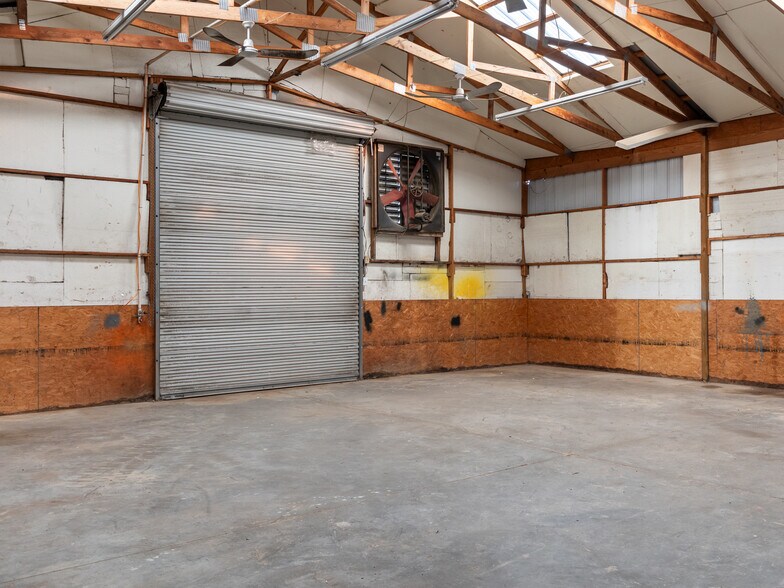More Photos Of 428 S 3rd Ave, Chatsworth Freestanding For Sale