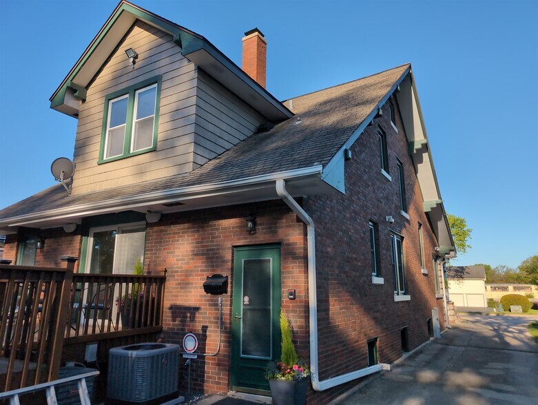 More Photos Of 417 N Hough St, Barrington Medical For Sale