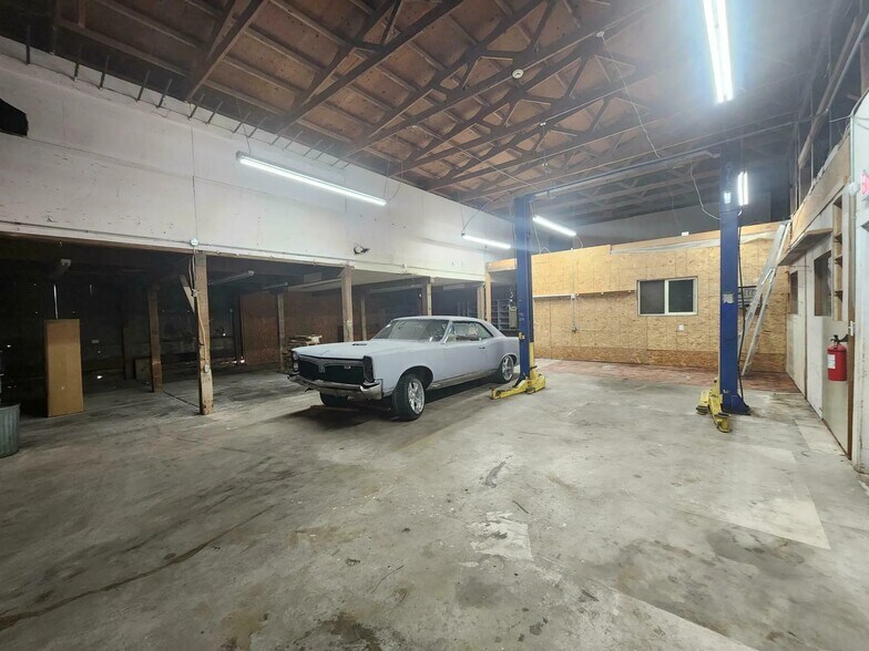 More Photos Of 230 E Coolidge Ave, Coolidge Warehouse For Sale