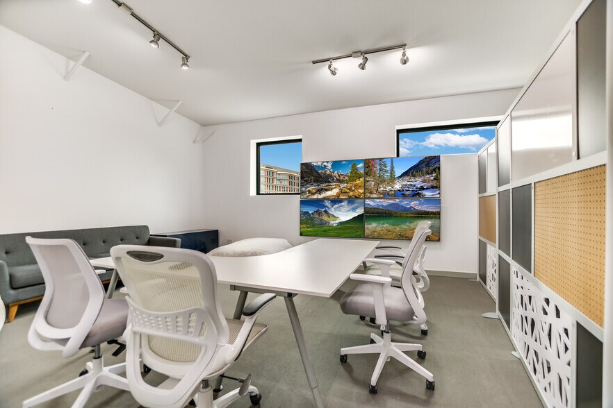 More Photos Of 3700 Thompson St, Austin Loft Creative Space For Lease