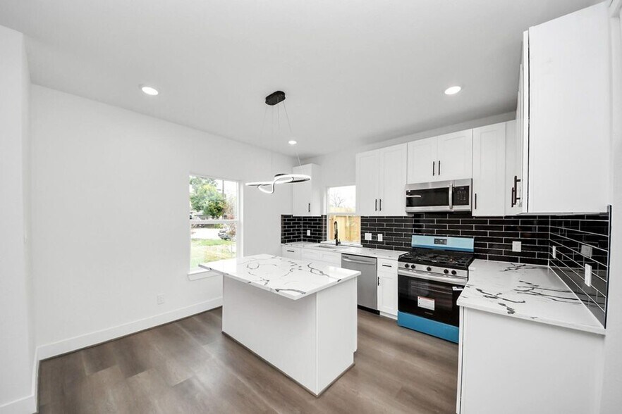 More Photos Of 8012 Miley St, Houston Multifamily For Sale