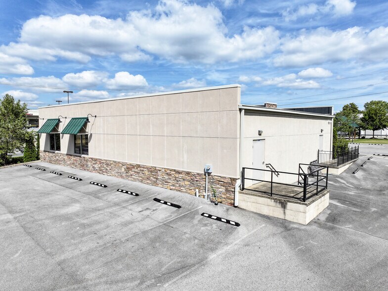 More Photos Of 904-918 Snapps Ferry Rd, Greeneville Storefront For Sale