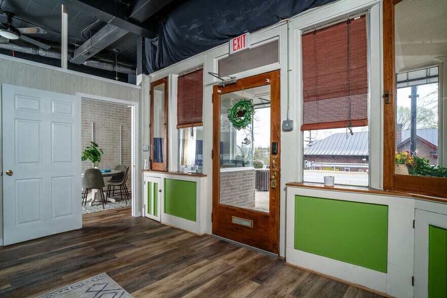 More Photos Of 500-502 First St, Shenandoah Office For Sale