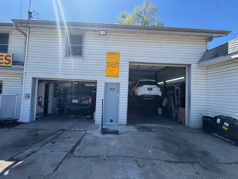 More Photos Of 14901 E Us Highway 40, Kansas City Auto Repair For Sale