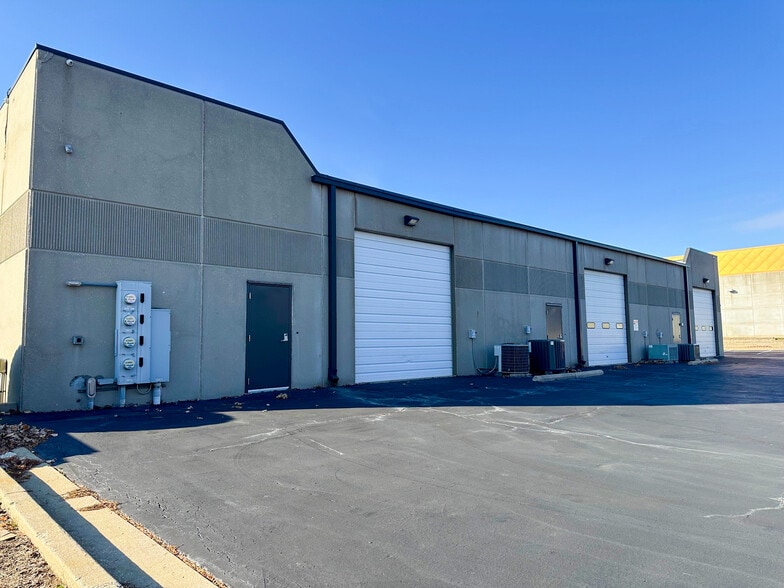 More Photos Of 12603 Hemlock St, Overland Park Light Distribution For Lease
