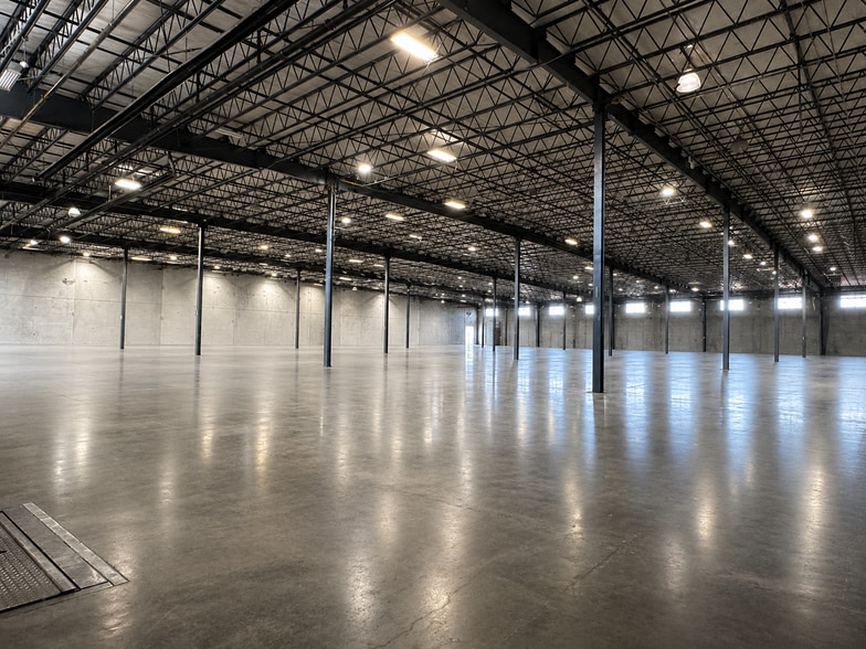 More Photos Of 2101 S Kelly Ave, Edmond Distribution For Lease