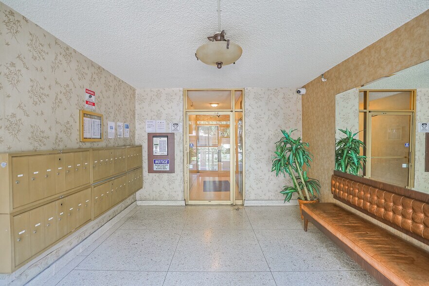 More Photos Of 142 S Wetherly Dr, Los Angeles Apartments For Sale