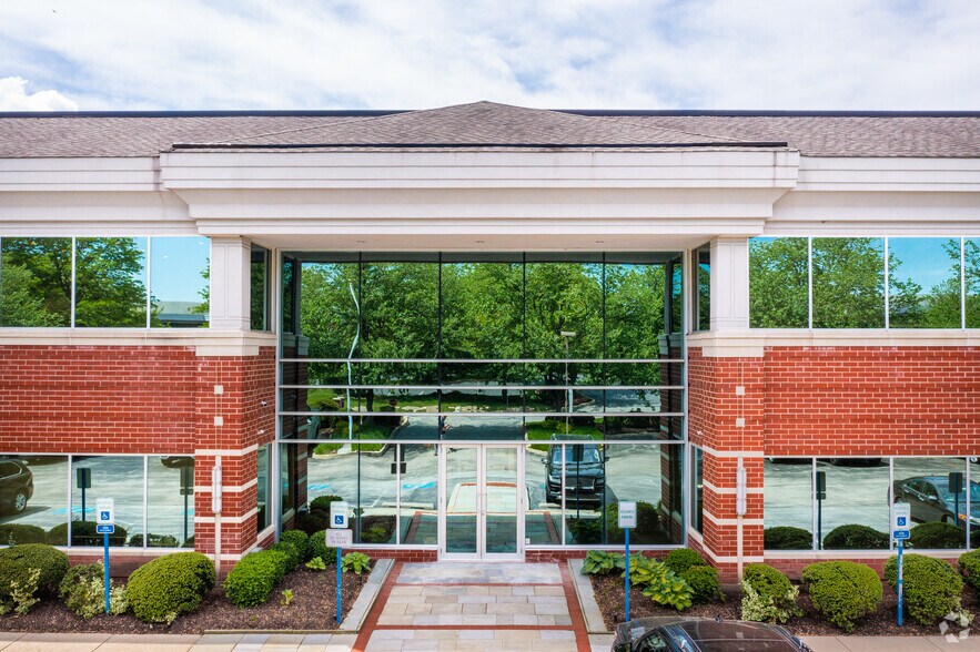 More Photos Of 10 Campus Blvd, Newtown Square Office For Sale