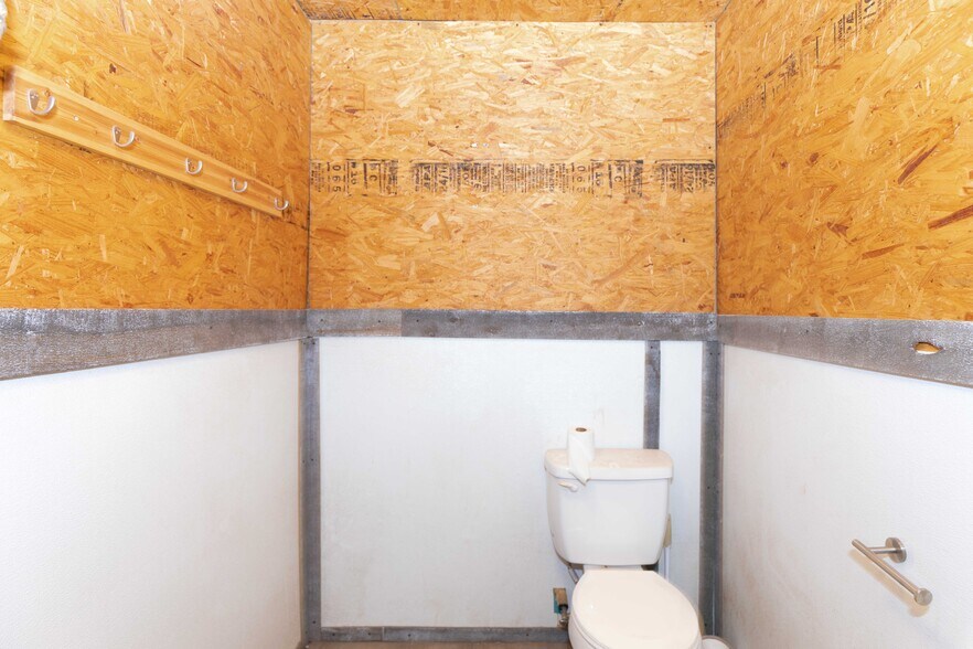 More Photos Of 11805 I-27, Amarillo Warehouse For Lease