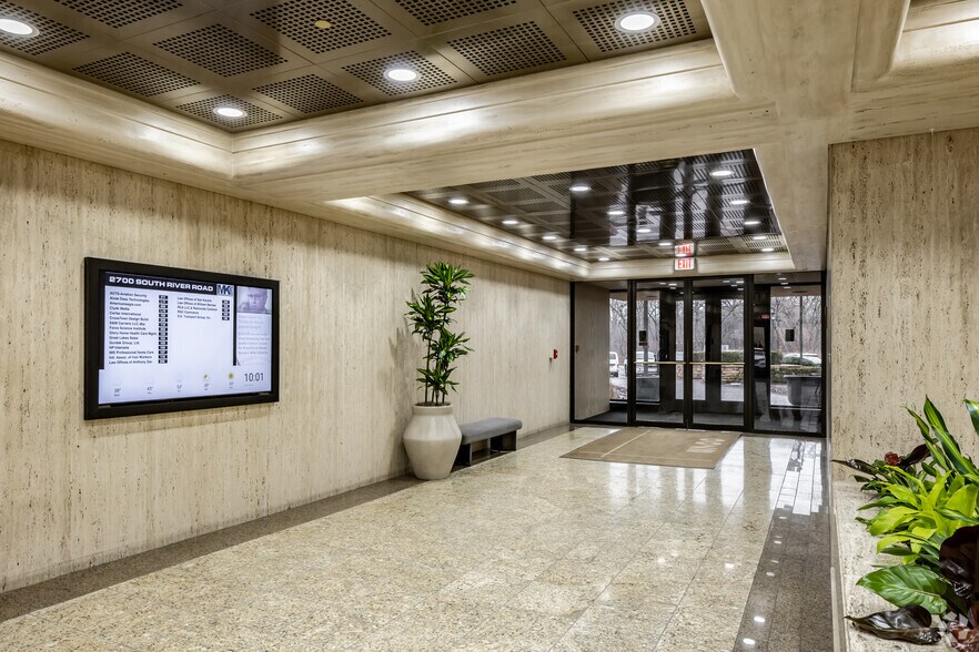 More Photos Of 2700 S River Rd, Des Plaines Office For Lease