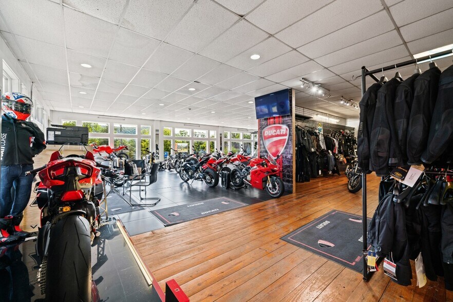 More Photos Of 1005 Route 9W, Fort Montgomery Auto Repair For Sale