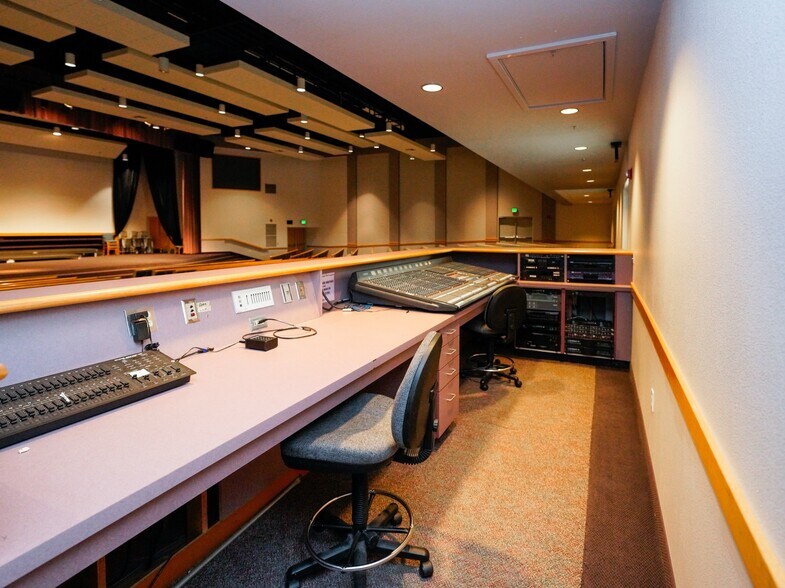 More Photos Of 1850 45th Ave NE, Salem Religious Facility For Lease