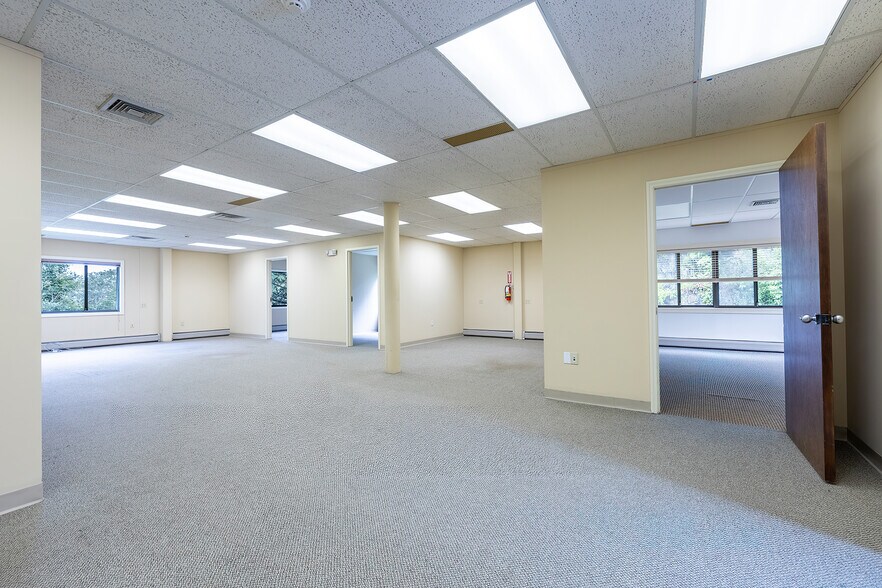 More Photos Of 9 Old Sugar Hollow Rd, Danbury Office For Sale
