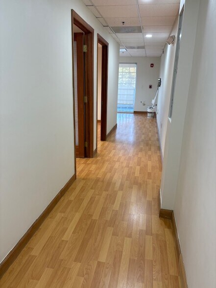 More Photos Of 2201-2225 N Commerce Pky, Weston Unknown For Lease