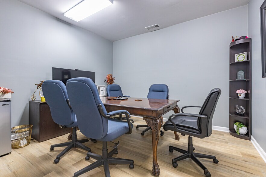 More Photos Of 2551 Roswell Rd, Marietta Medical For Lease