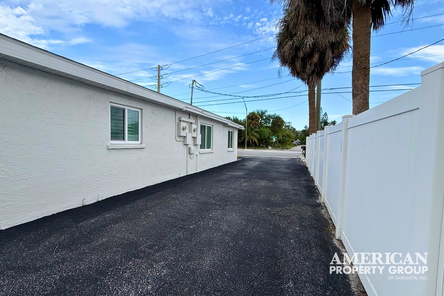 More Photos Of 1670 Stickney Point Rd, Sarasota Office For Sale
