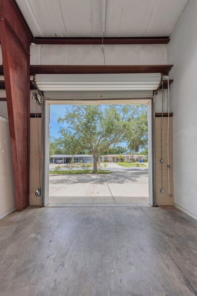 More Photos Of 565 Frederica Ln, Dunedin Warehouse For Lease