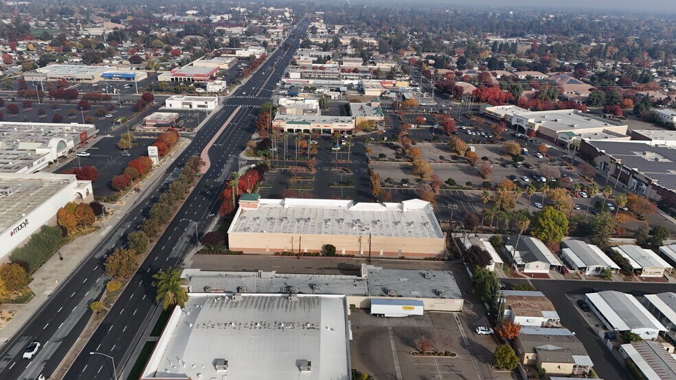 More Photos Of 2234 S Mooney Blvd, Visalia Freestanding For Sale
