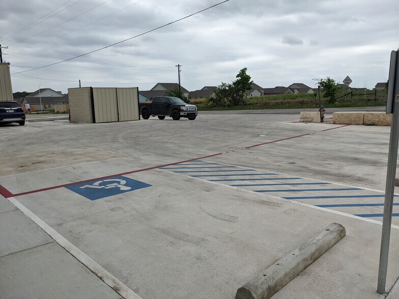 More Photos Of 105 Schumanns Beach Rd, New Braunfels Office For Lease