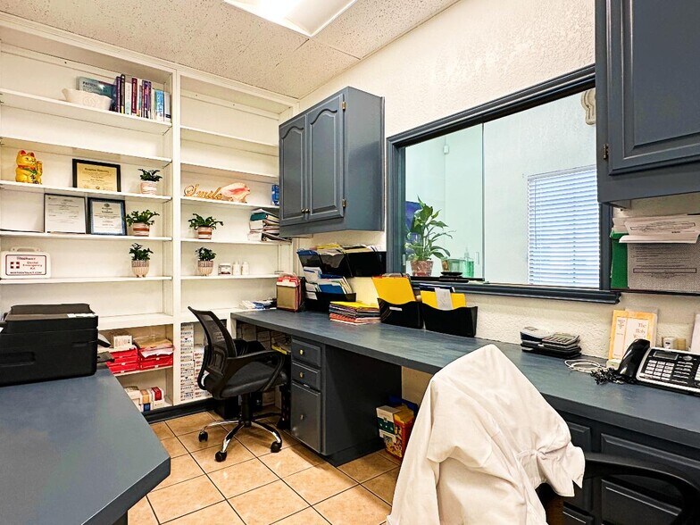 More Photos Of 8237 Fredericksburg Rd, San Antonio Medical For Sale